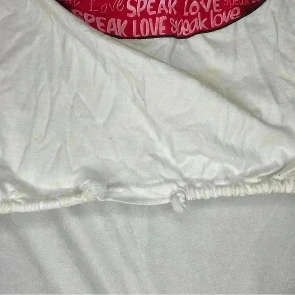 Speak Love Kiss White T-Shirt - Picture 6 of 6